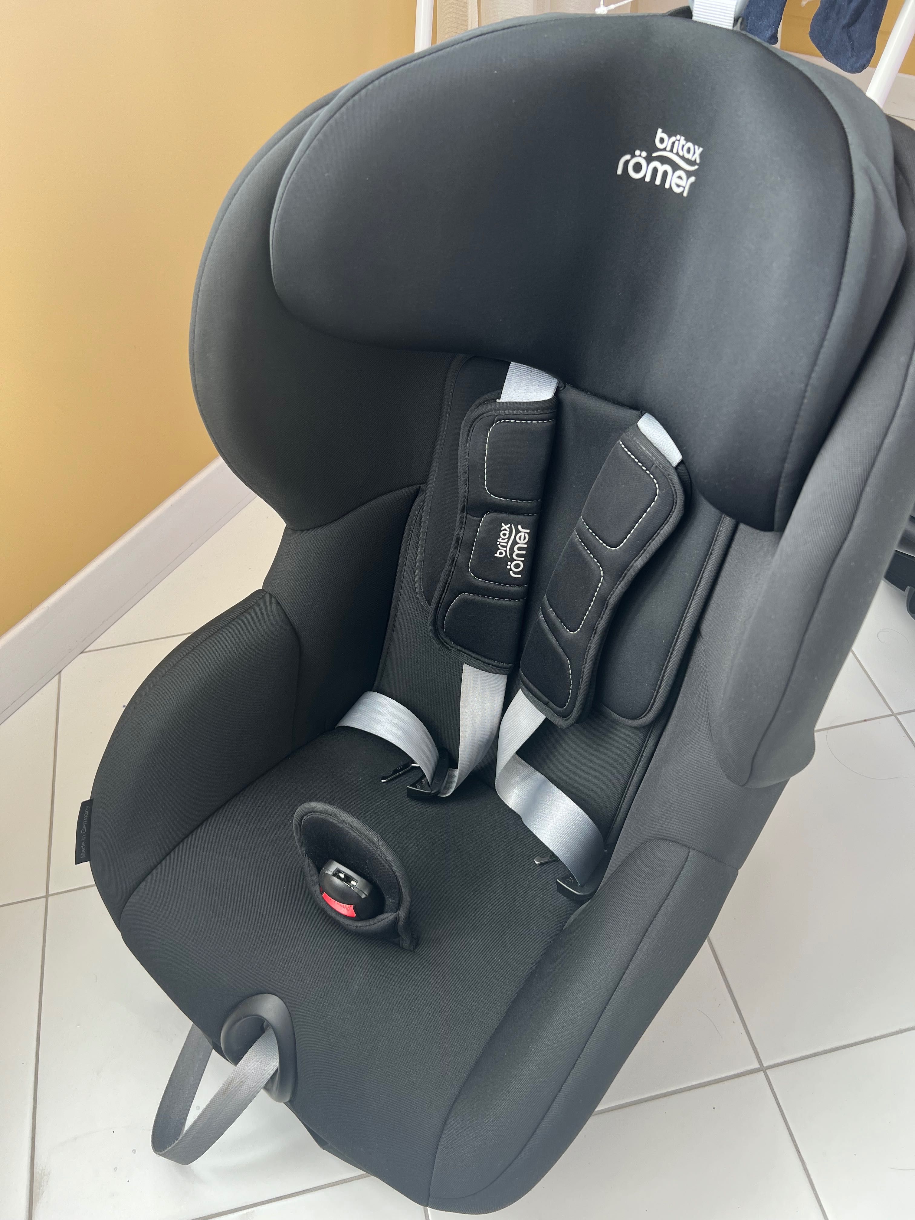 Автокрісло Britax Römer TRIFIX2 i-SIZE