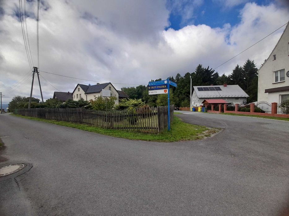 Dom z potencjałem w Bożkowie (dolnośląskie)– duża działka – do remontu