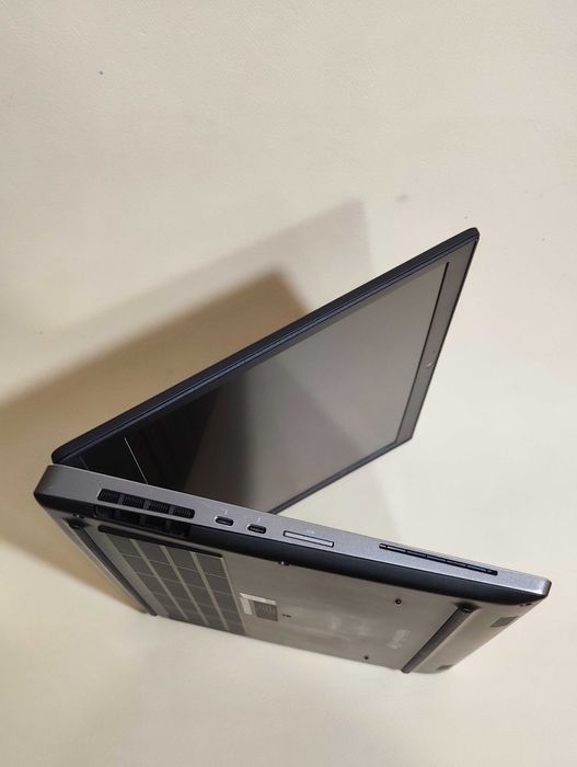 Ноутбук Dell Precision 7530 15,6" IPS XEON E-2176M/16Gb/256SSD/P2000