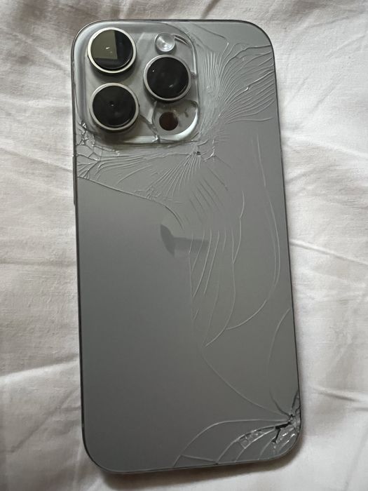 Iphone 16 PRO w pelni sprawny , zbity tył
