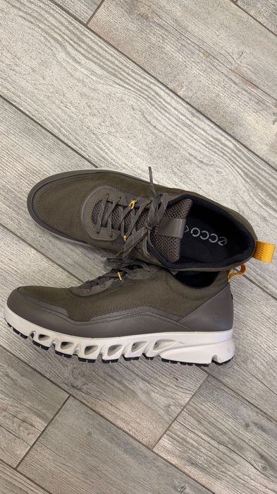 Кроссовки ECCO новые