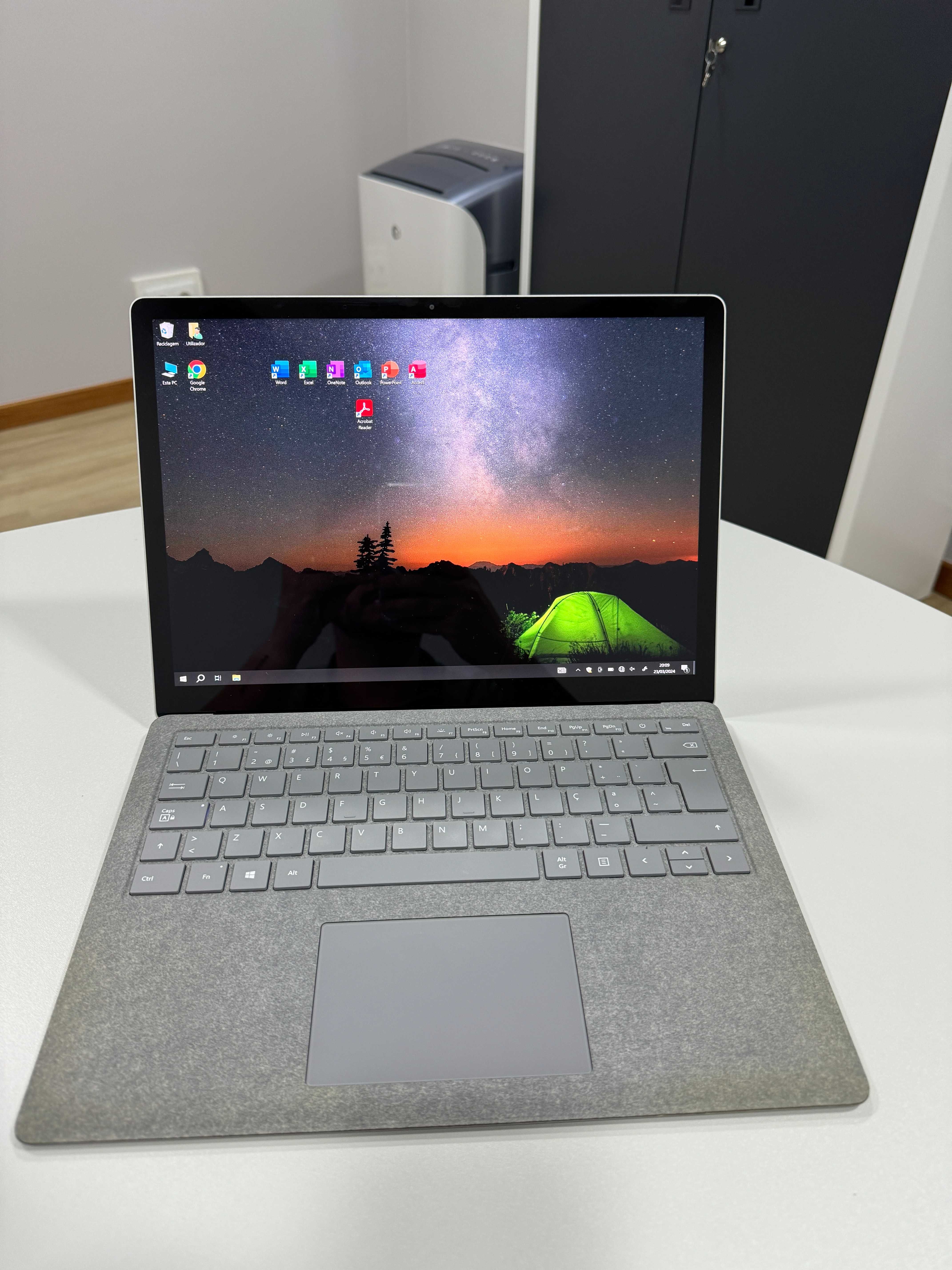 Microsoft Surface Pro Laptop  13'' 256gb SSD  + 8GB RAM