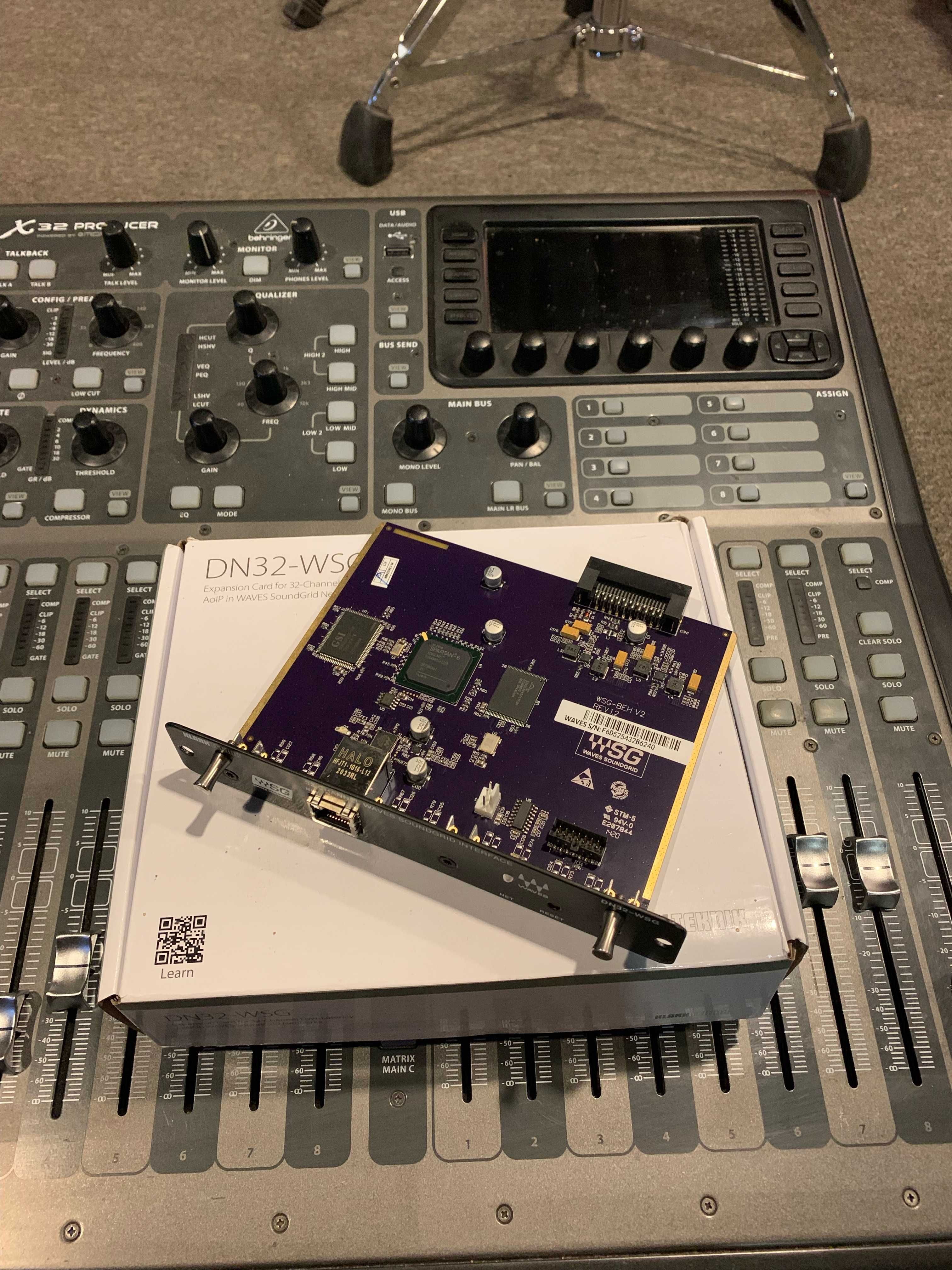 Berhinger X32 Producer + CASE + Klark Teknik DN32-WSG (WAVES) STAN BDB