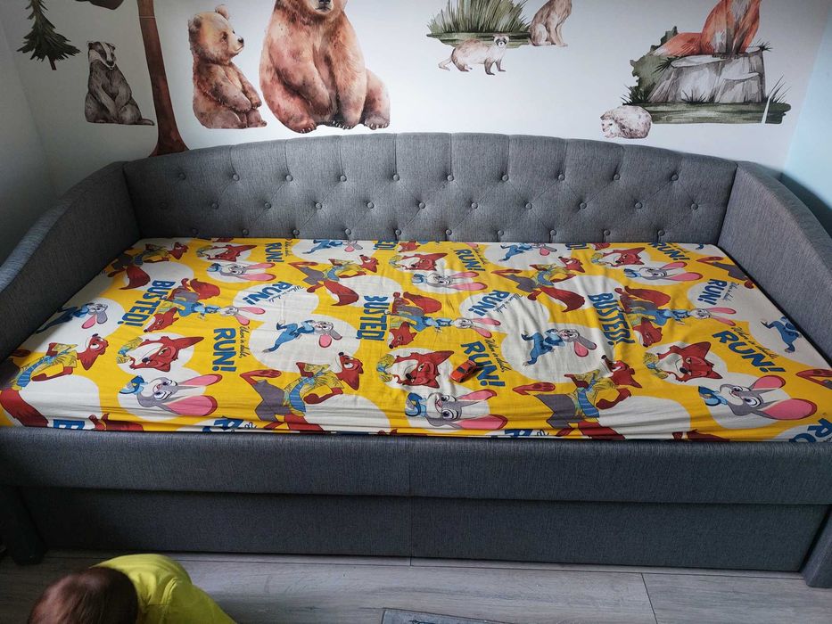 Kanapa łóżko z wysuwanym dolnym miejscem do spania