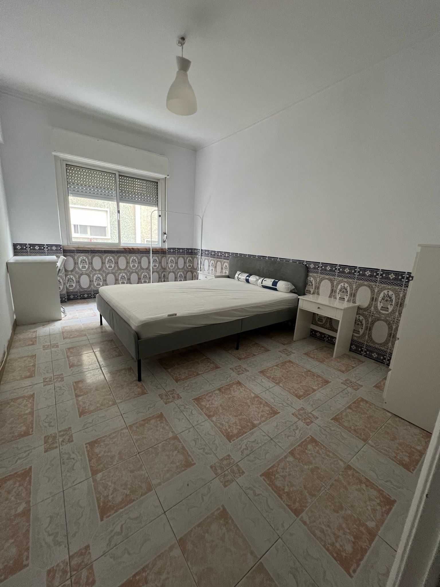 Arrendo Quarto Casal em Sacavém. Alugar Quarto Entrada Imediata