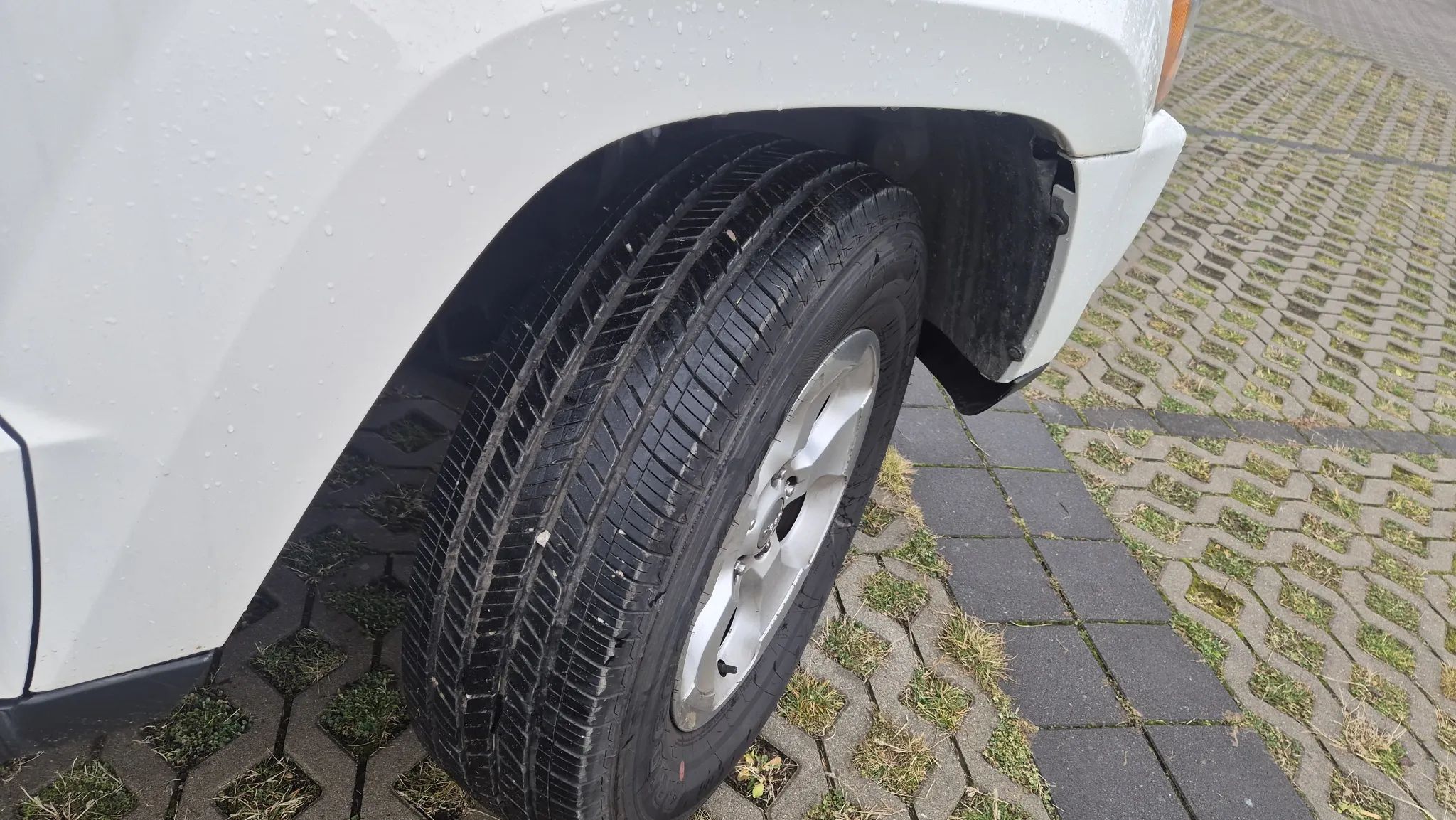 Jeep Grand Cherokee Jeep Grand Cherokee Biały Godny Polecenia