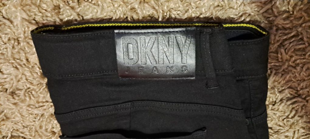 Czarne jeansy DKNY W31L31 nowe, wysoki stan