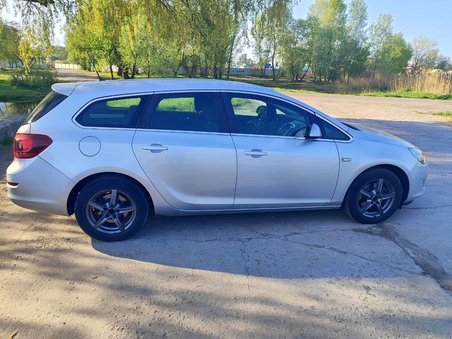 Автомобіль Opel Astra J від власника