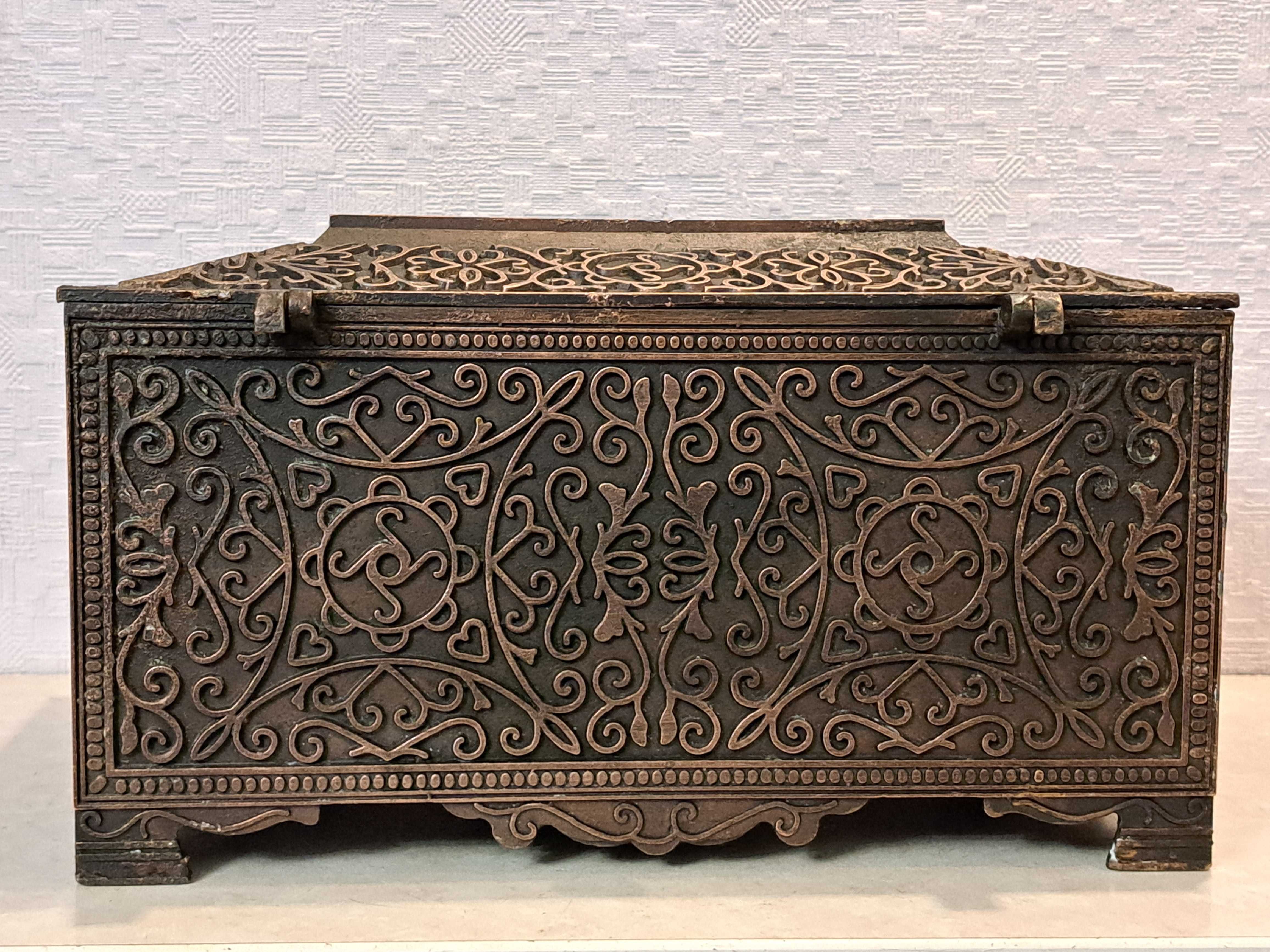 Бронзовая шкатулка коллекционная СССР, ларец - силумин. медь 80г.