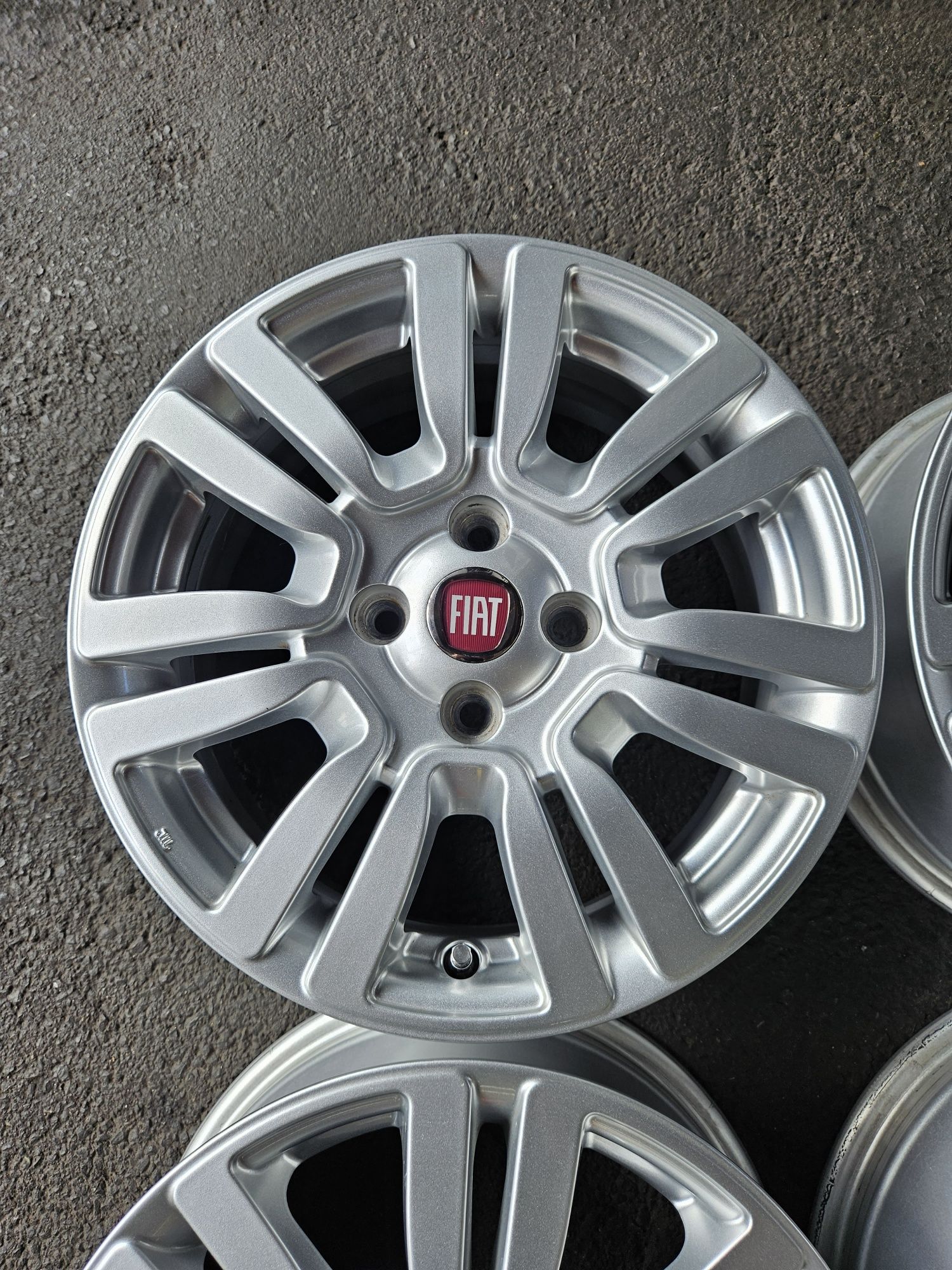 Alufelgi Felgi Fiat Grande Punto 15 Cali 4x100 6J15 ET43