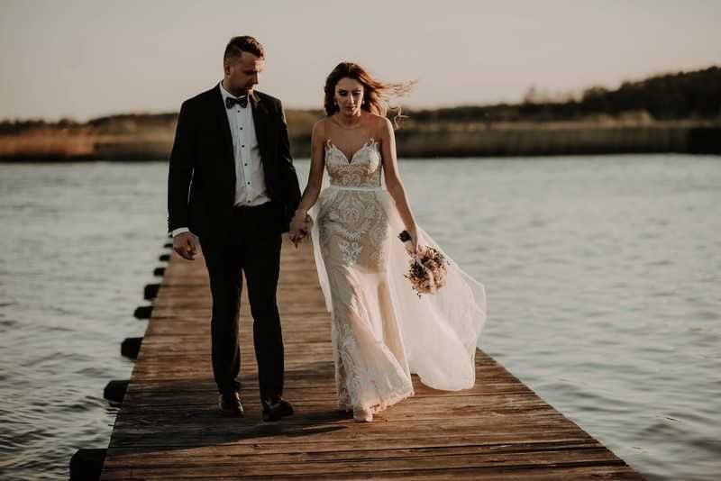 Suknia ślubna S oryginalna z doczepianym trenem 2w1