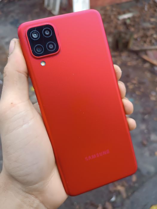 iPhone 8 64GB черный + чехол Samsung galaxy a12 4/64GB + чехол