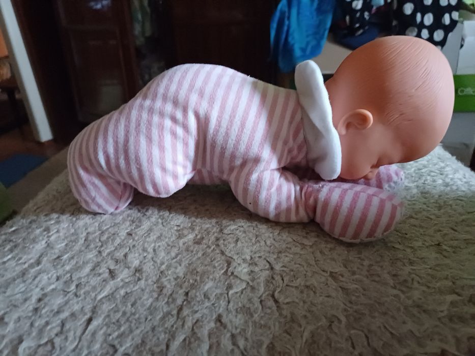 Сплячий музичний пупс