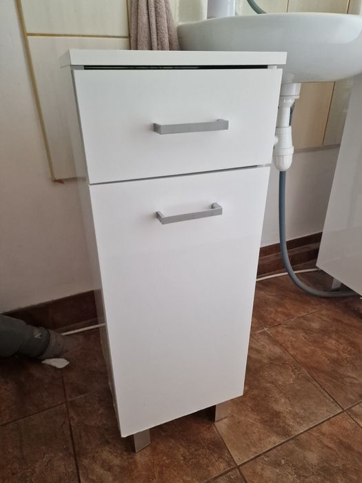 Zestaw mebli lakierowanych