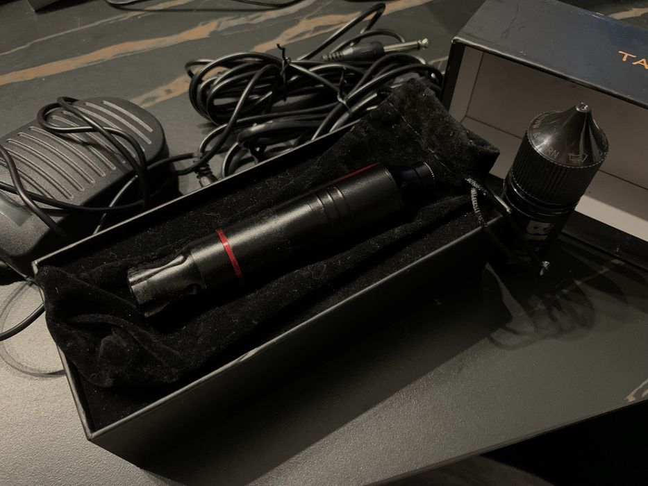 Тату-машинка с блоком питания и педалью