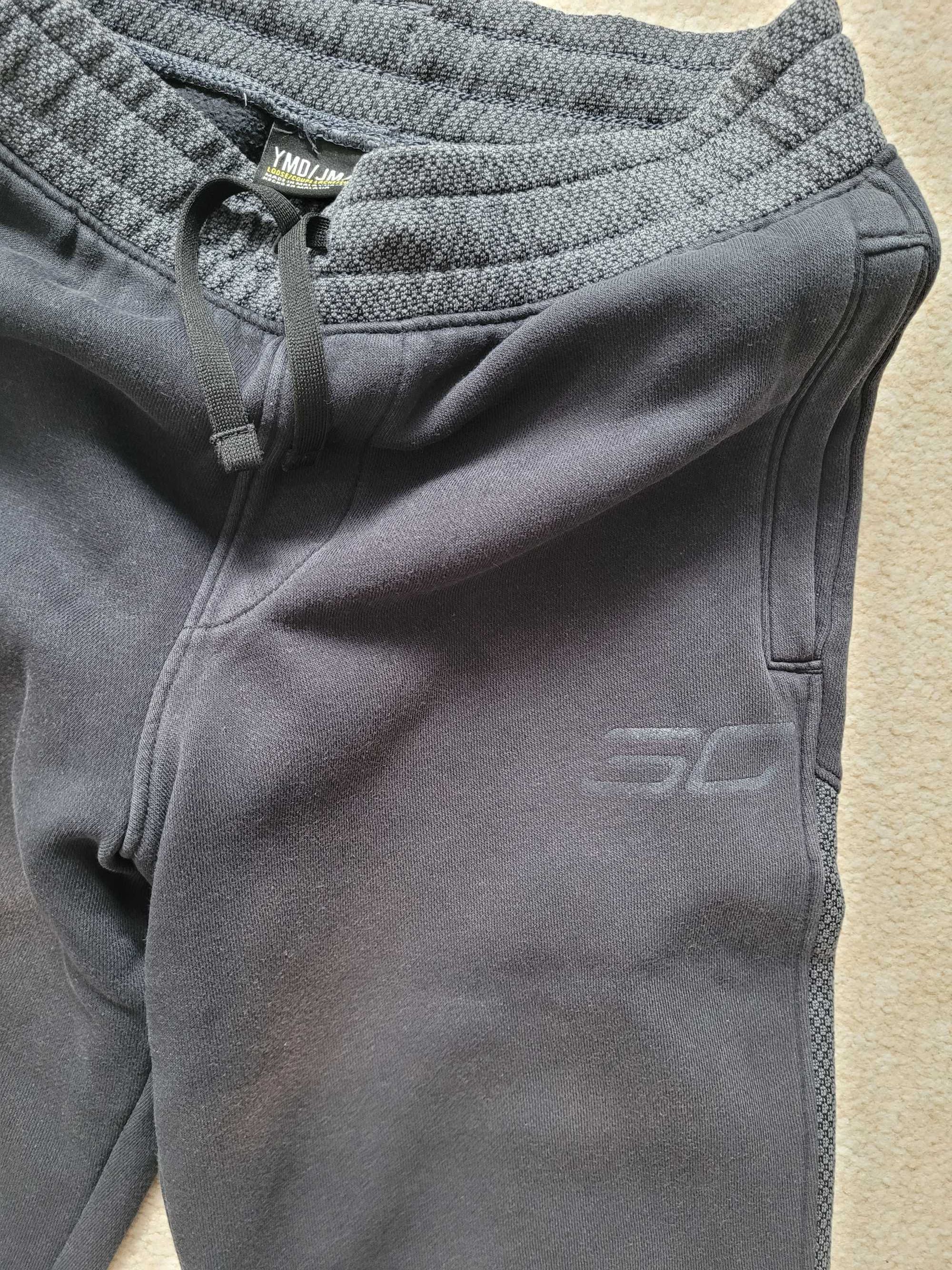 Spodnie dresowe UNDER ARMOUR _  rozm. 140-146 cm