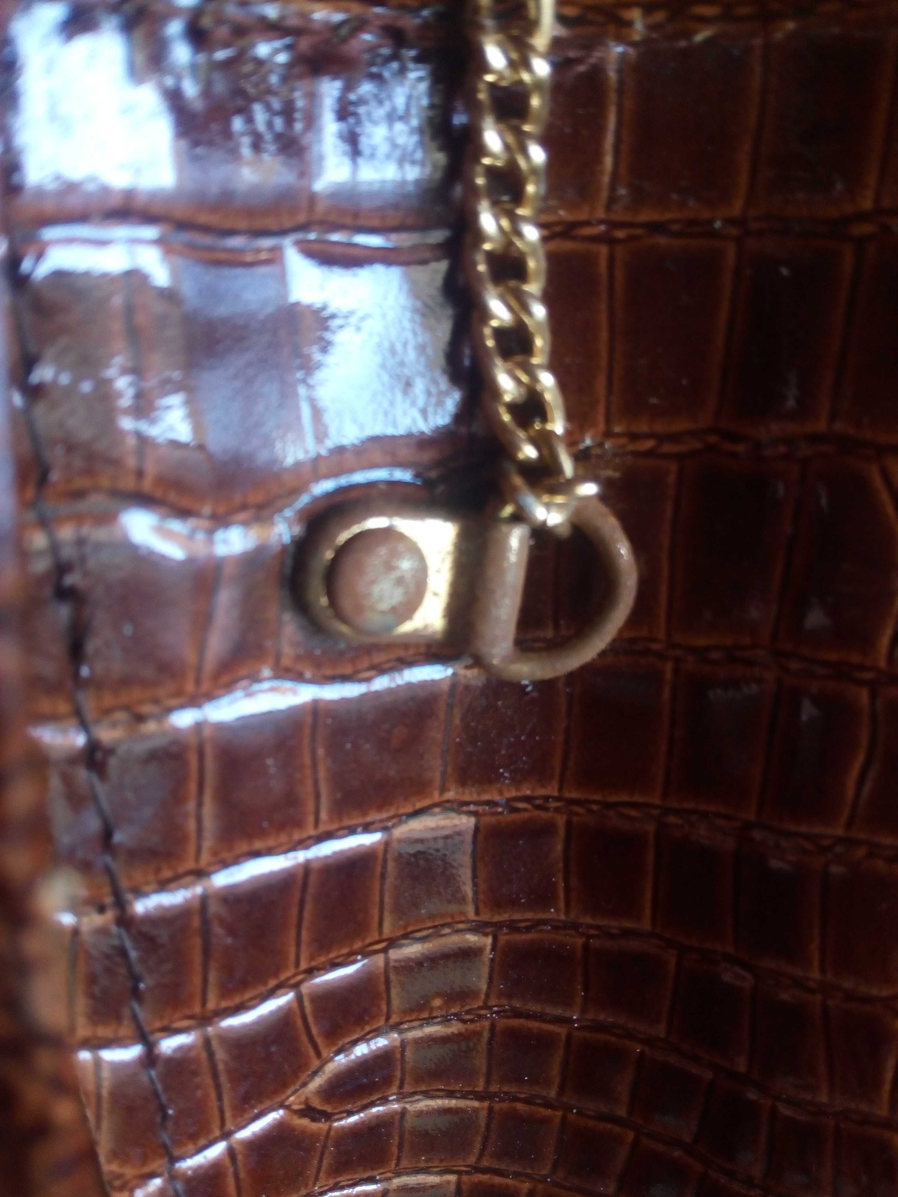 Torebka kopertówka na złotym łańcuszku | imitacja skóry krokodyla