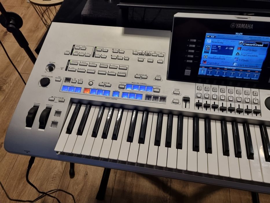 Yamaha Tyros 4 + pulpit+ statyw+ instrukcja+ futerał Super stan.