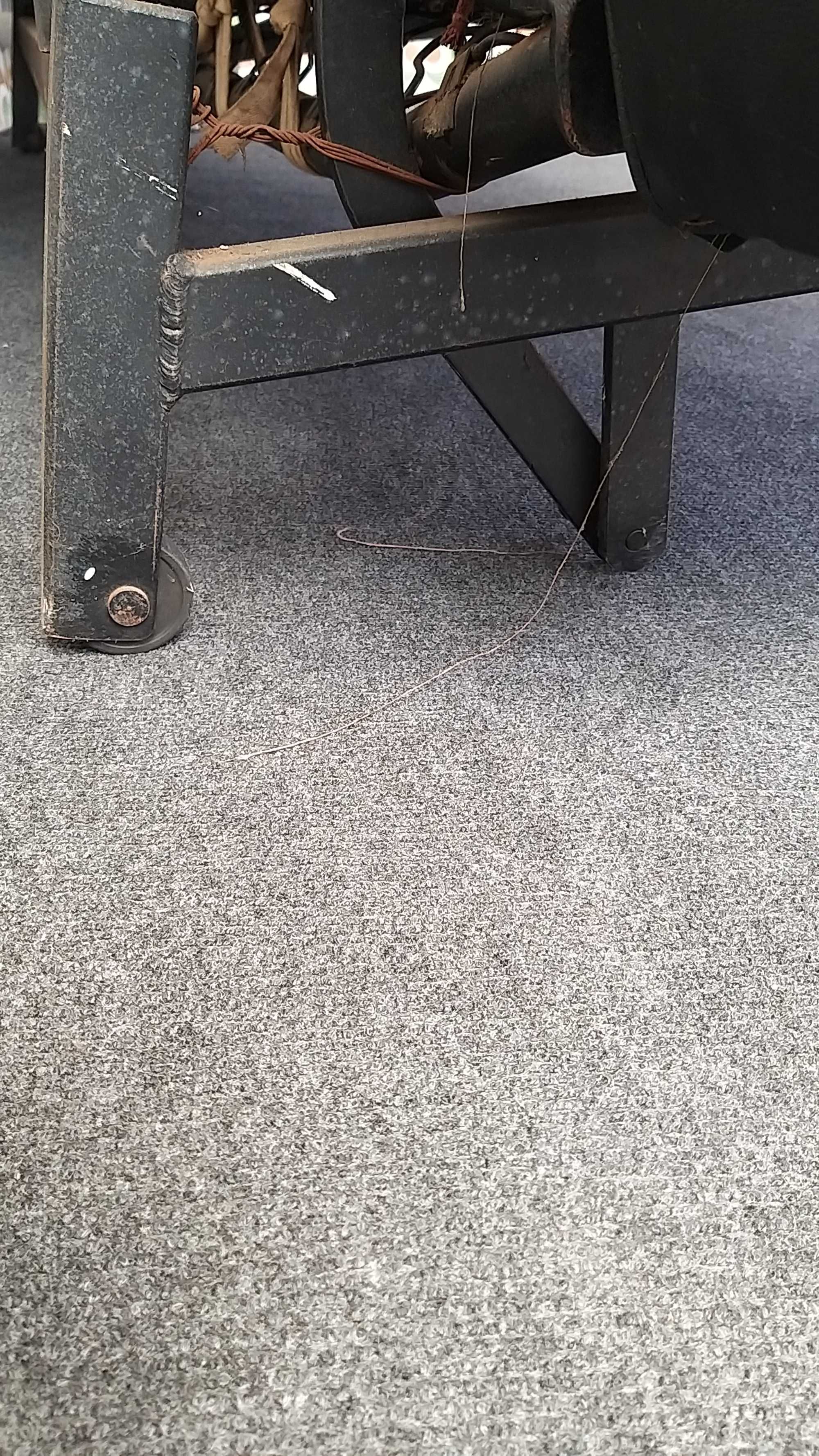 sofá preto em pele ,cabedal