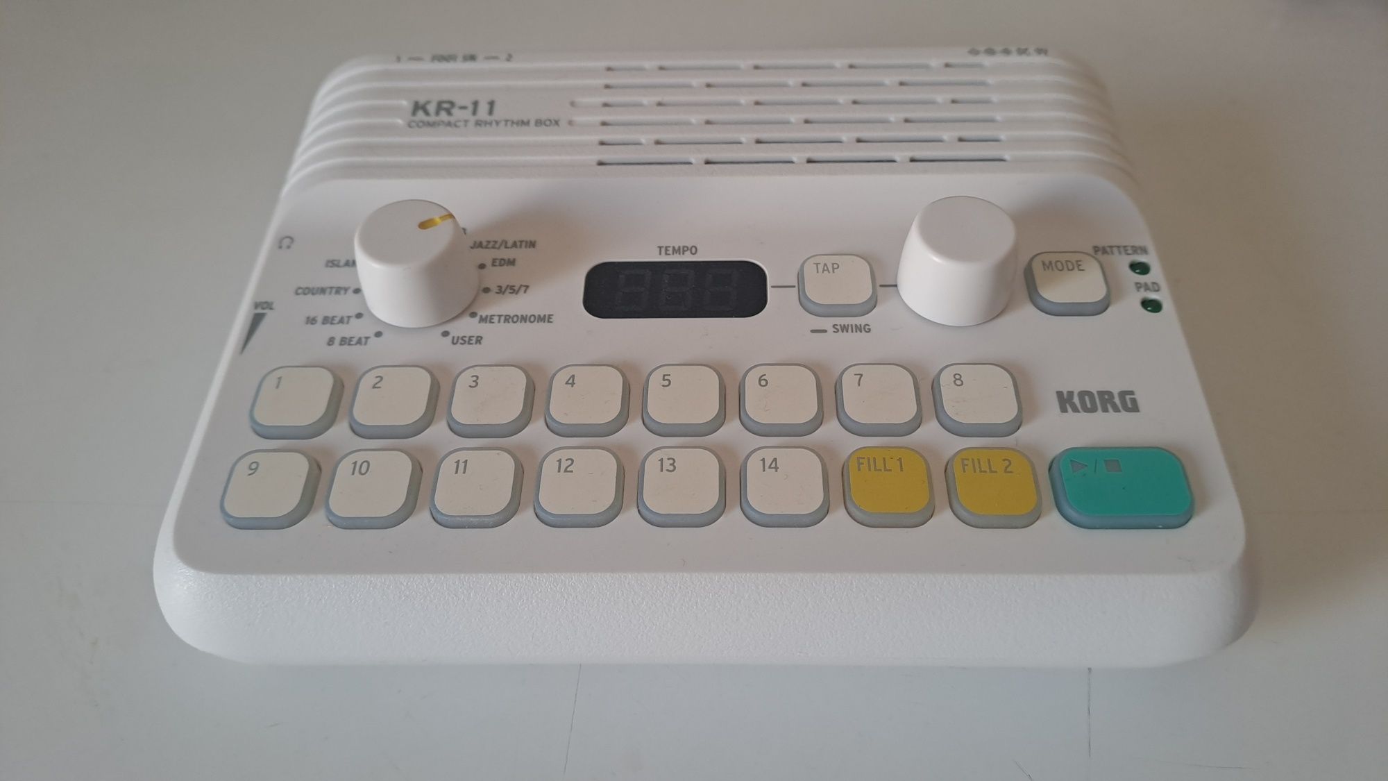 Korg KR-11 caixa ritmos