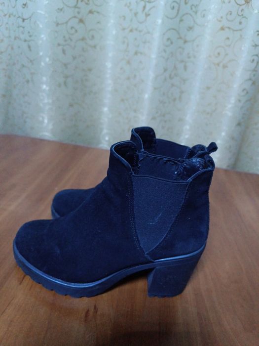 Напівчобітки з натуральної замші,36