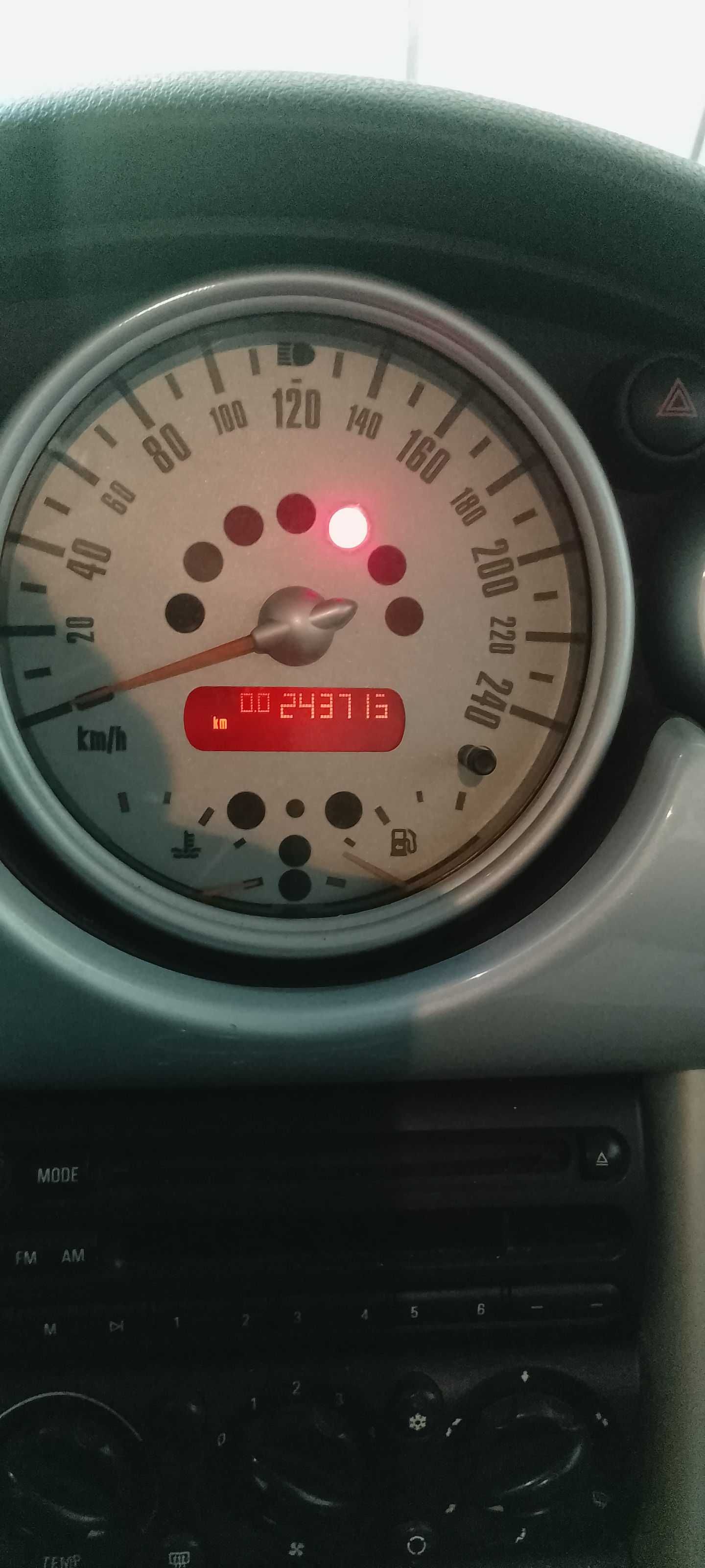 Mini cooper po  drobnej kolizji
