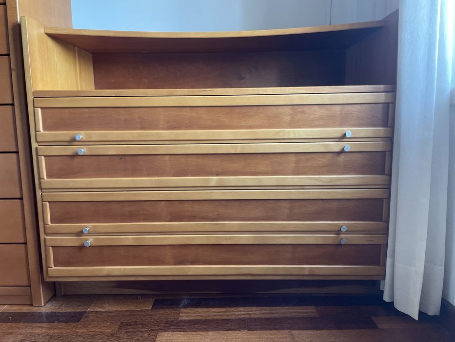 Conjunto: Roupeiro, Cómoda e 2 Mesas de Cabeceira - Como Novo