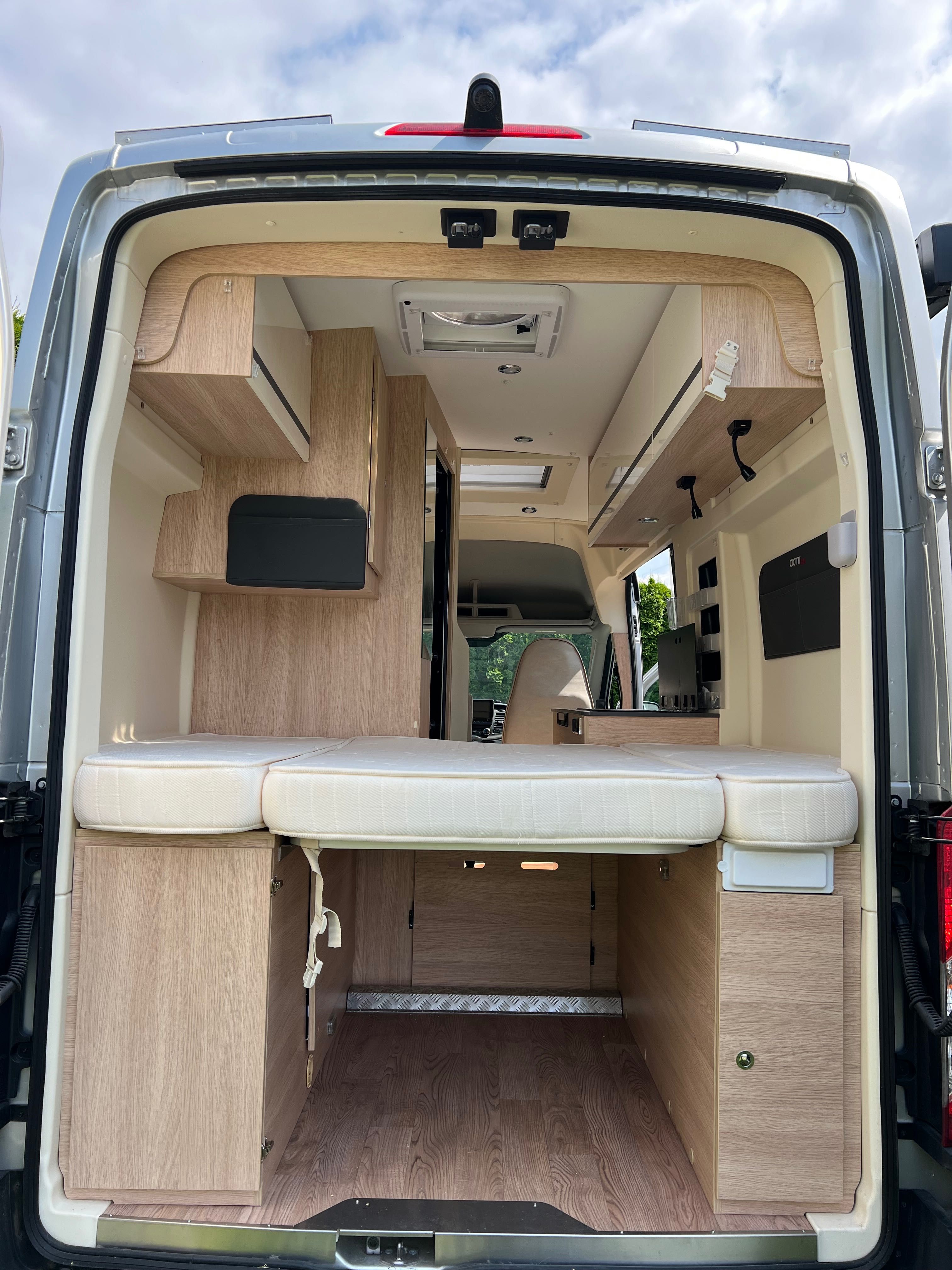 Wynajem kampervana Ford Transit 2024 r, Giottivan 60FT