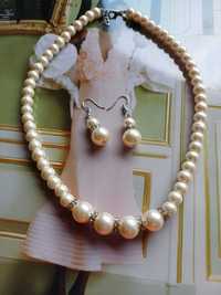 Naszyjnik z perłami i kolczyki