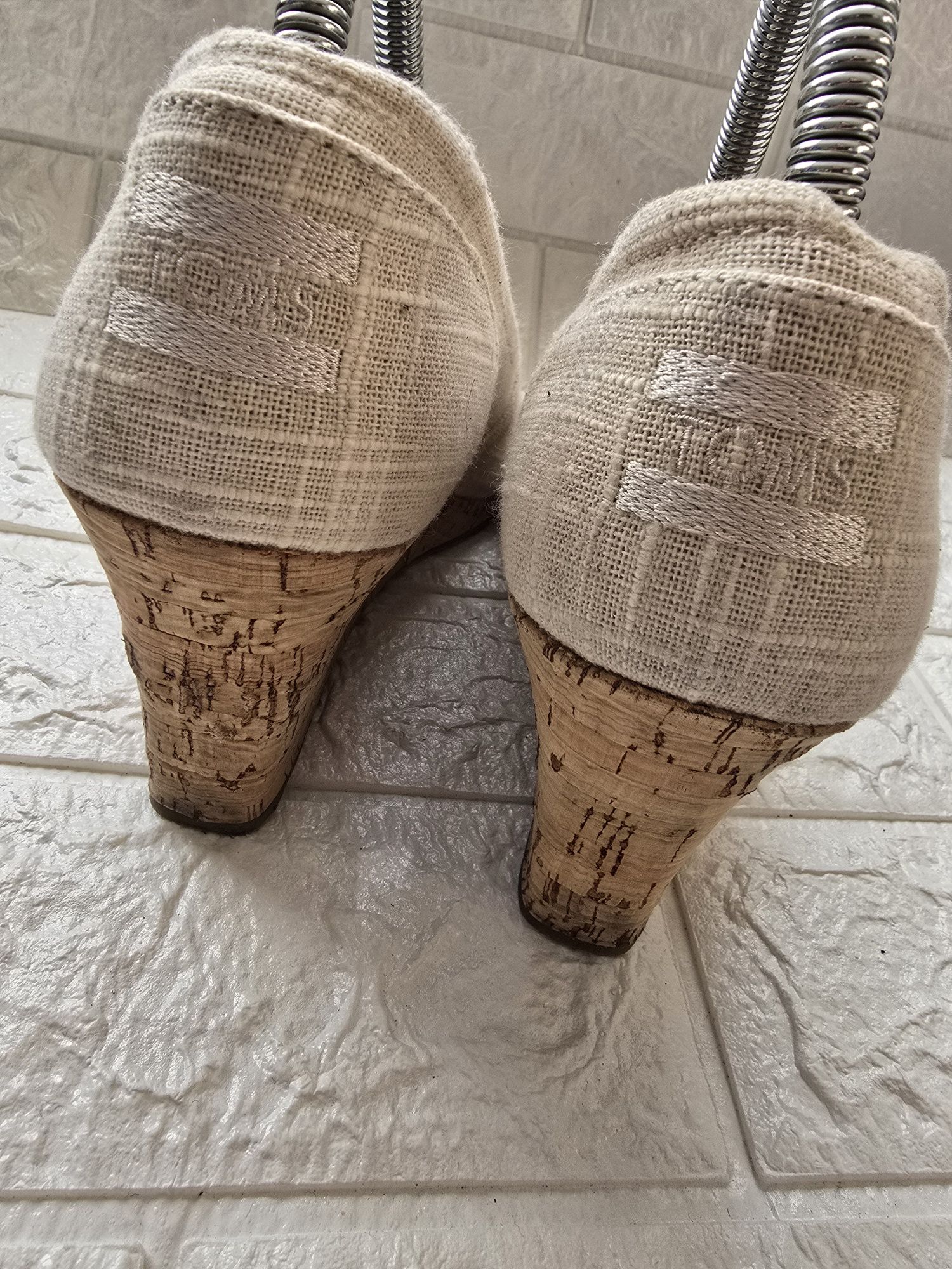 Toms koturna korek r.41
