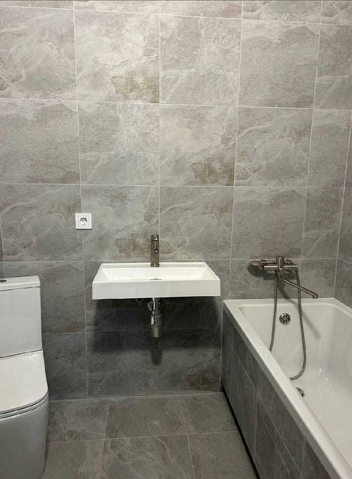 Квадробудинок з новим ремонтом в Бучі за 69000$