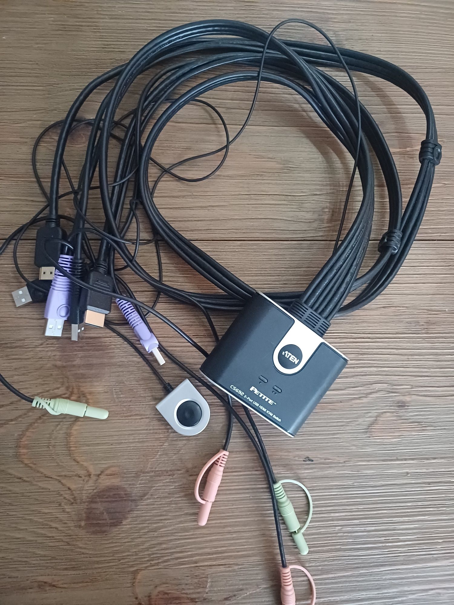 2-portowy przełącznik KVM USB HDMI/Audio CS692