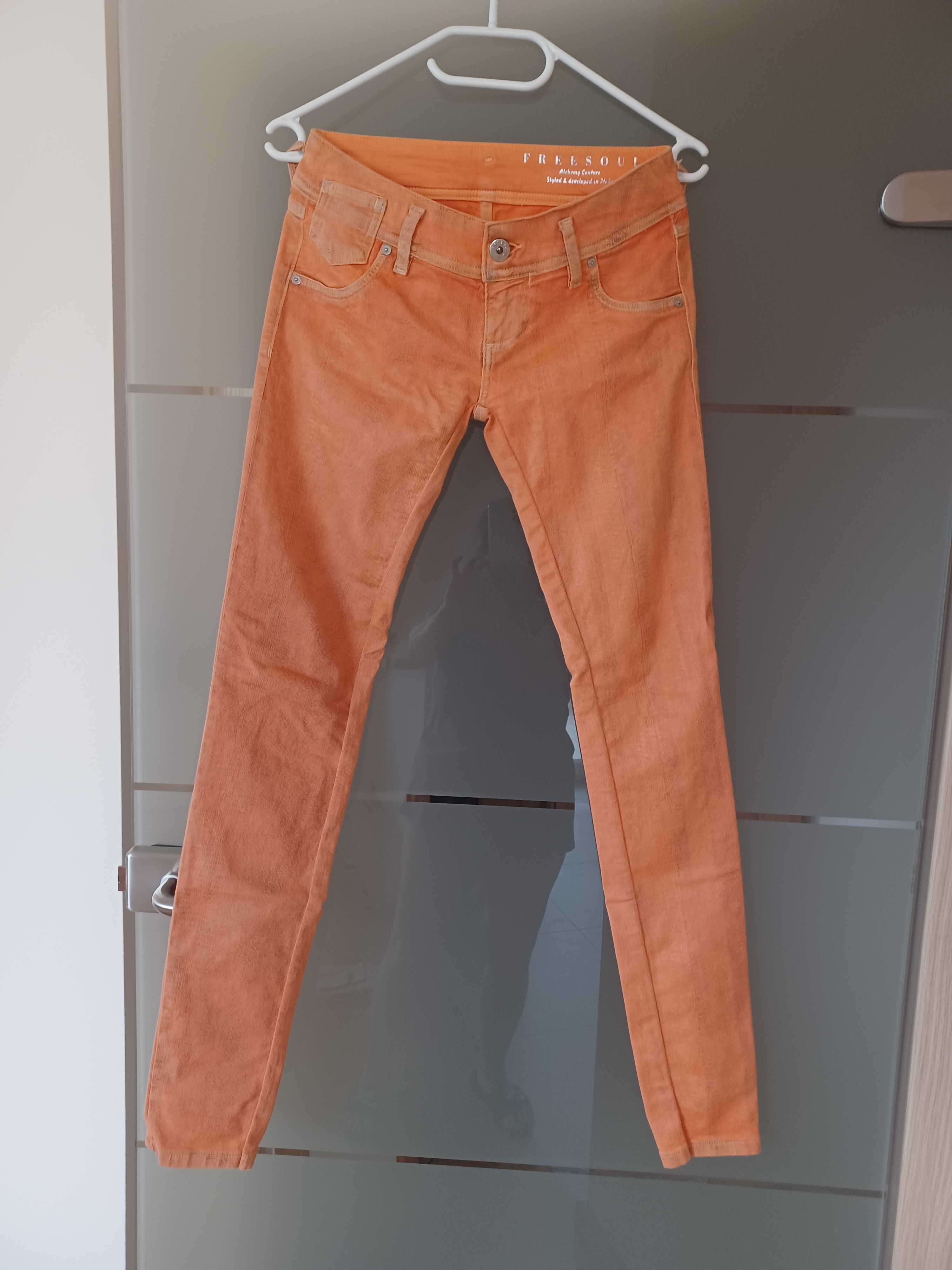 ab2. Jeansowe Spodnie Skinny marki Freesoul rozmiar S/M.