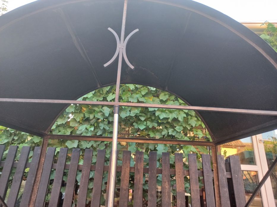 Якісний і добротний козирьок на вхідні двері