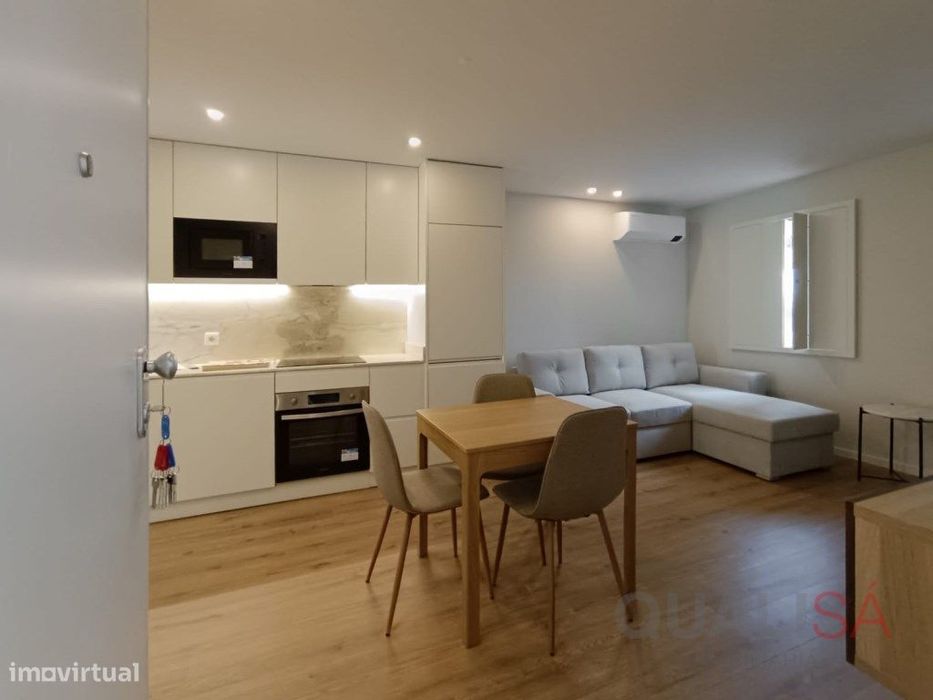 Apartamento T1 semi novo mobilado e com terraço localizado em S. Vi...