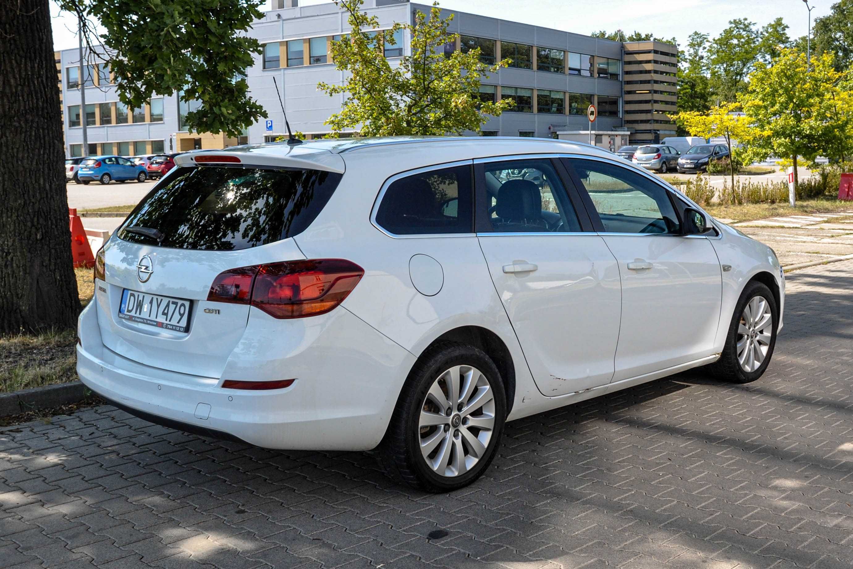 Opel Astra J 1,7CDTI 2011 r.