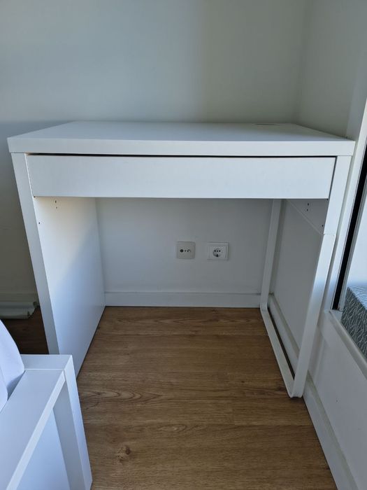 Secretaria e espelho led