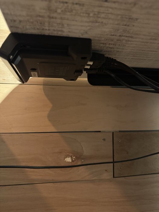 Biurko podnoszone elektrycznie i fotel gamingowy Ikea