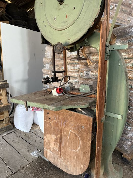 Solidna piła taśmowa