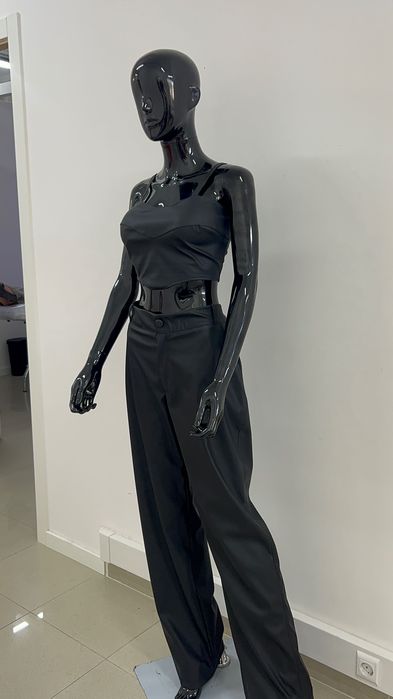Manequin preto moderno