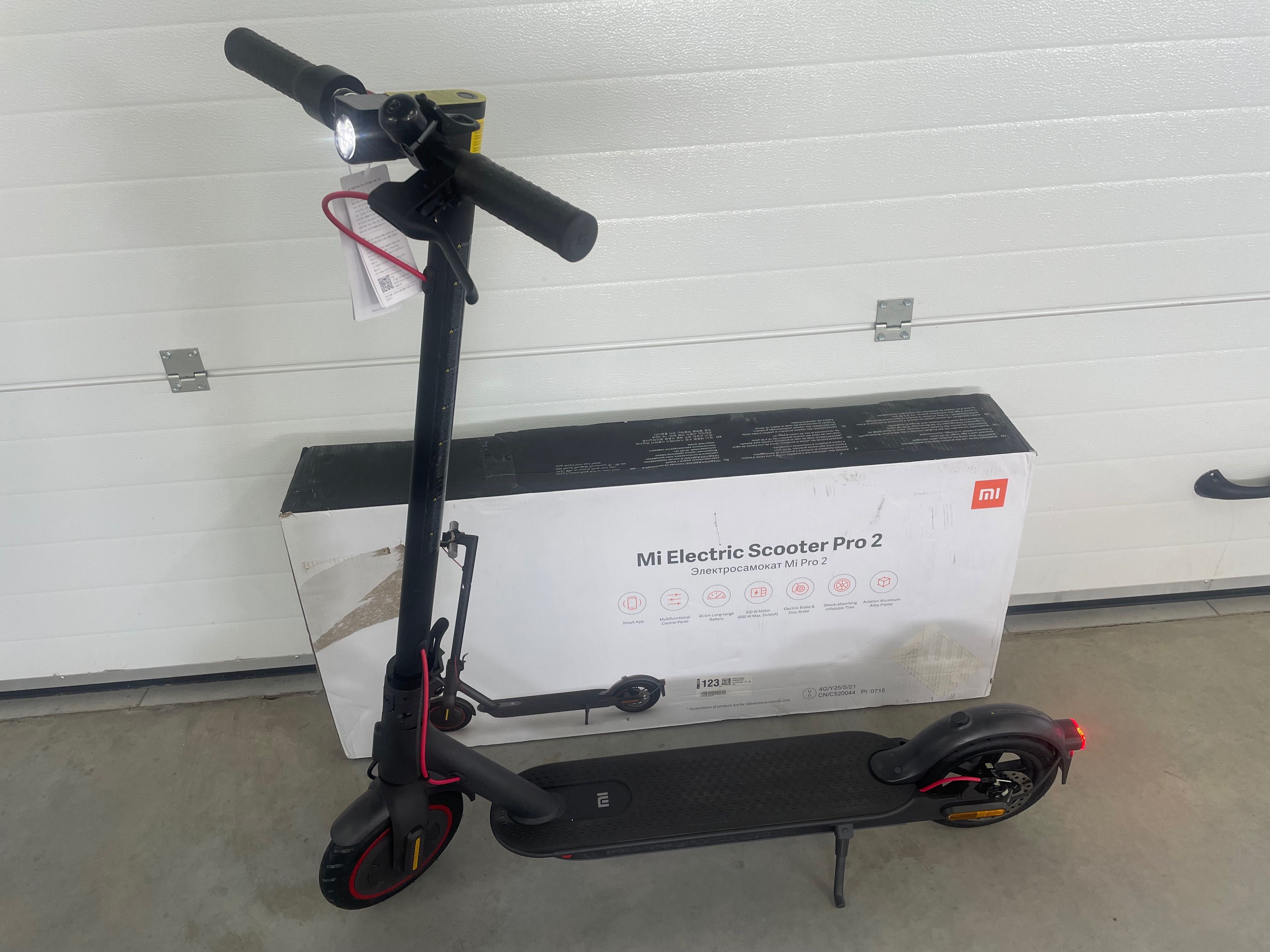 Електросамокат Xiaomi Mi Electric Scooter Pro 2 Black