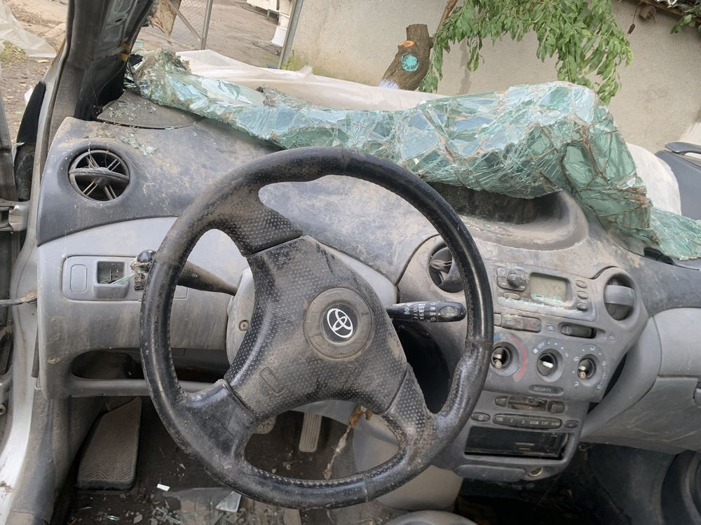 Разбор toyota yaris 1,3 2001