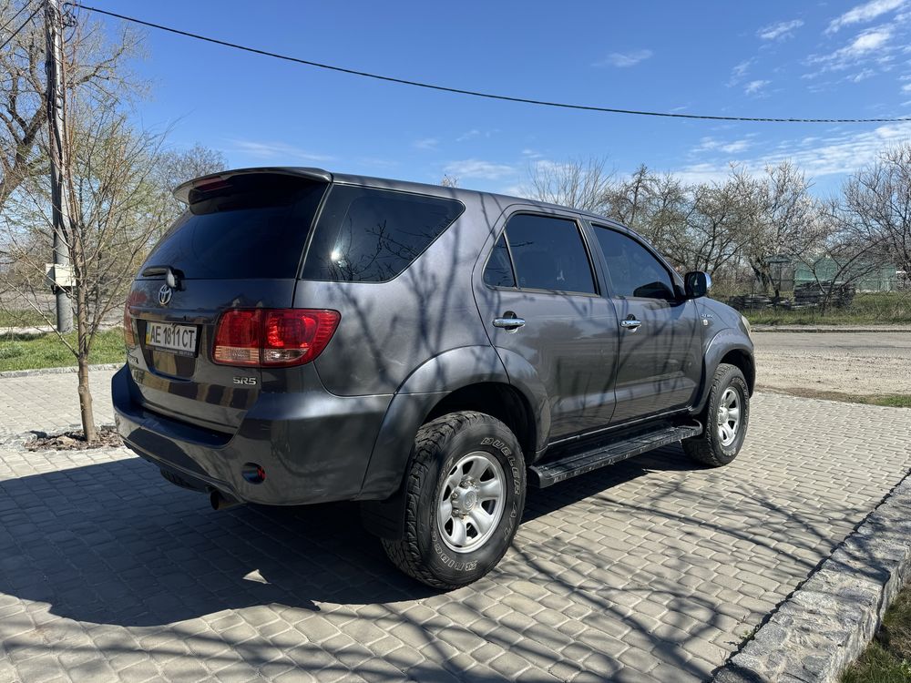 Продам Toyota Fortuner