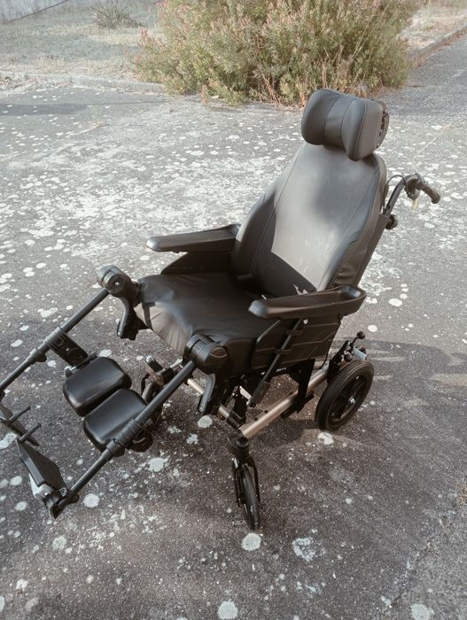 Cadeira de rodas geriátrica