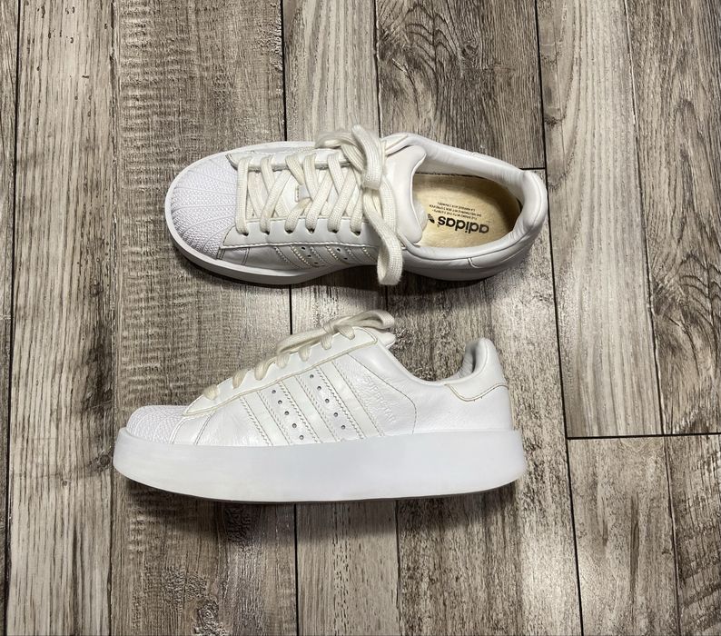 Кросівки adidas. 36 розмір