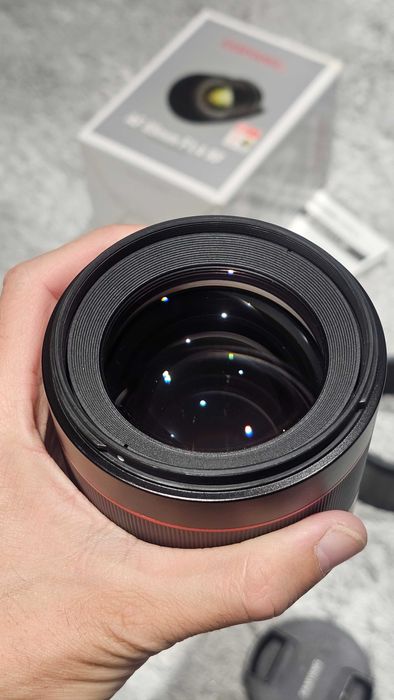 Samyang AF 85mm f/1.4 - Canon RF Fit