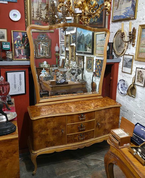 Toaletka w stylu Ludwika Filipa intarsjowana, bogato rzeźbiona