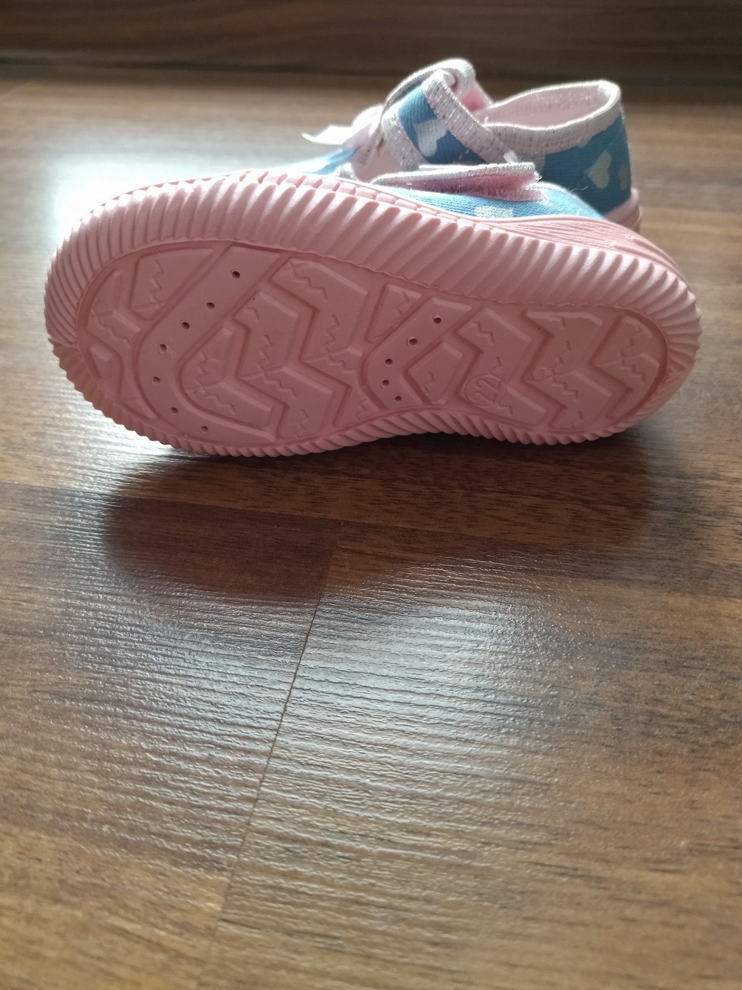 Sandałki/ ciapki dla dziewczynki. NOWE