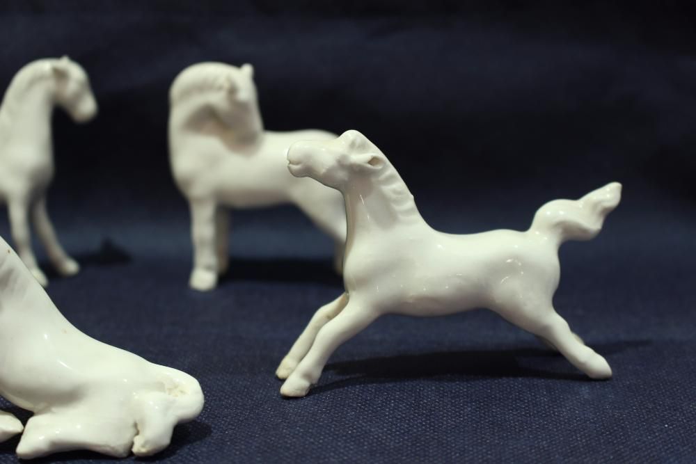 Conjunto de Cavalos em Porcelana Branca Chinesa Dinastia Tang XX