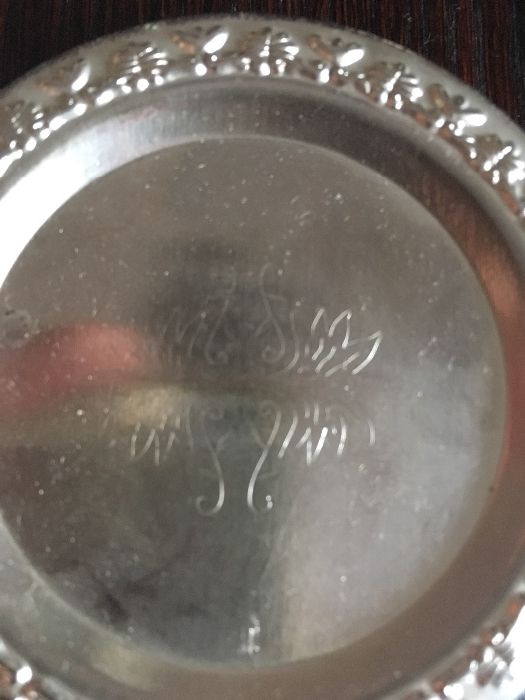 Metalowe podstawki pod kieliszki lub literatki PRL